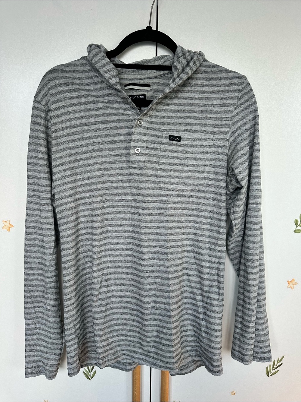 RVCA men’s long sleeve top